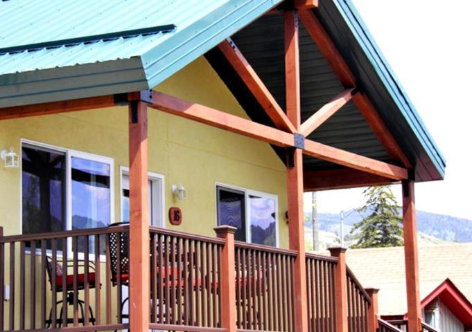 Yellowstone Riverside Cottages Gardiner Exterior photo