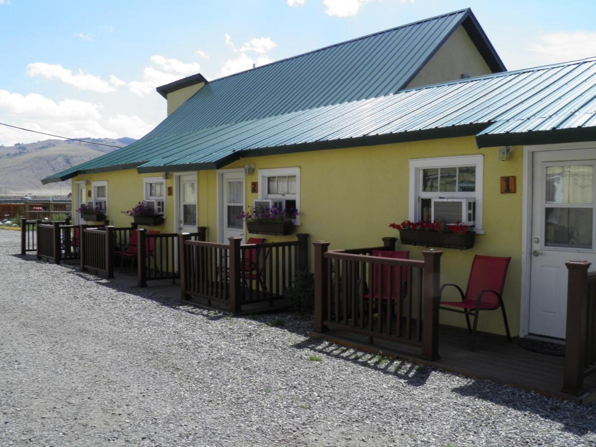 Yellowstone Riverside Cottages Gardiner Exterior photo