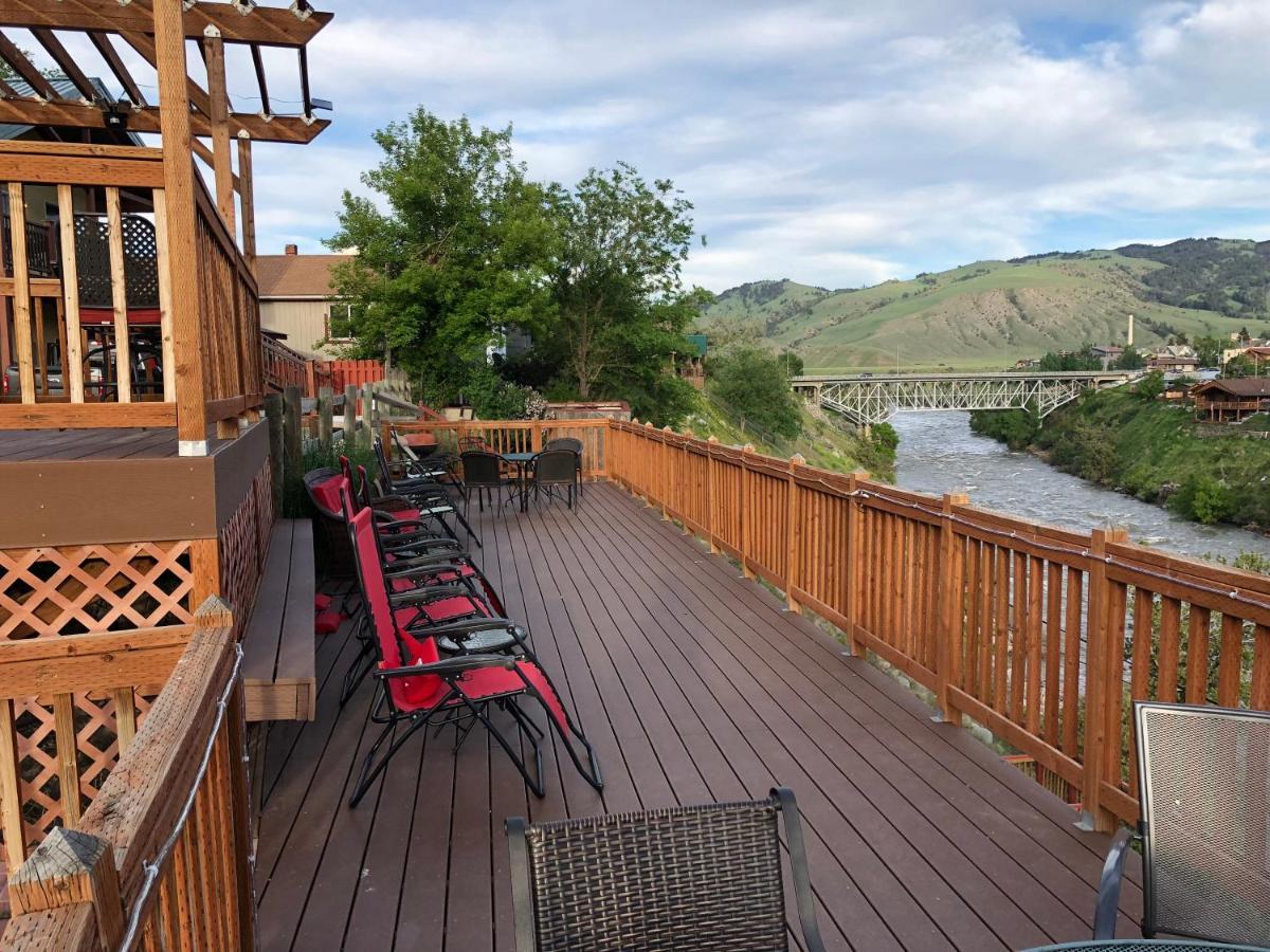 Yellowstone Riverside Cottages Gardiner Exterior photo