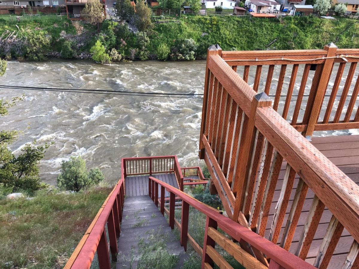 Yellowstone Riverside Cottages Gardiner Exterior photo