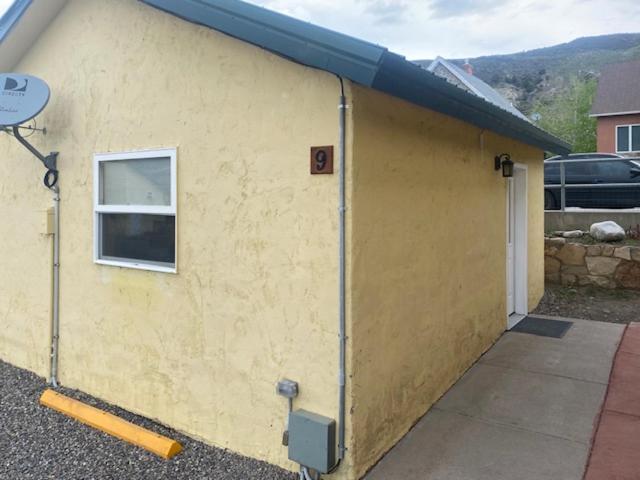 Yellowstone Riverside Cottages Gardiner Exterior photo