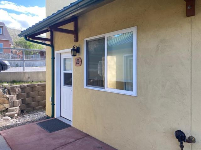 Yellowstone Riverside Cottages Gardiner Exterior photo